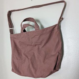 Baggy horizontal duck bag in pink peppercorn